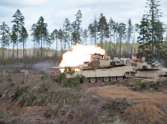 Abrams M1A2 tankide lahinglaskmine Kaitseväe keskpolügoonil